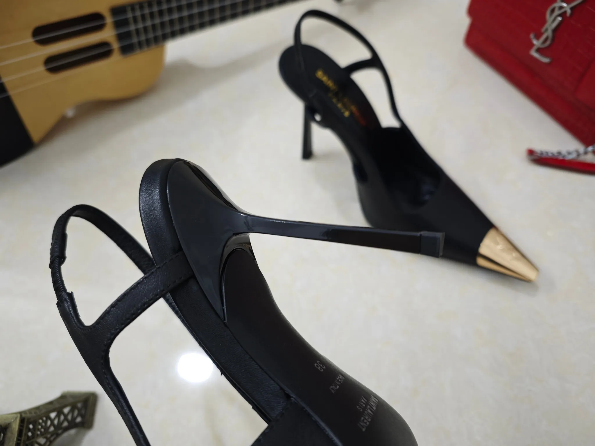 👟👟Ex-factory price 560👟👟【Saint Laurent】Yves Saint Laurent, high-heeled YSL sandals💃2024 early autumn counters are synchronized with the latest styles, YSL, and decorations👠 Classic and high-quality glamorous masterpieces, the hottest spring and summer series in the counter, with temperament, fashion, classic and attractive design style 😌The effect on the feet is particularly beautiful〰️, the material is imported from Italy, small black cow, imported black patent leather, lining, and foot pads; sheepskin, stiletto sandals, size 35-41 (34.41.42 must be customized, non-refundable) outsole; imported genuine leather outsole, complete with counter packaging